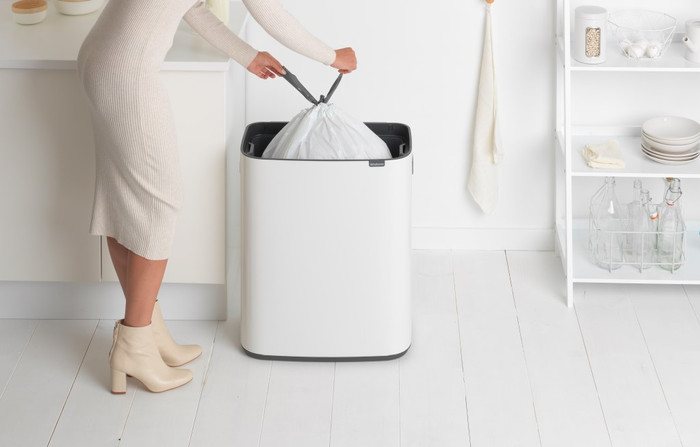 Brabantia Bo Touch Bin 60 Liter White product in gebruik