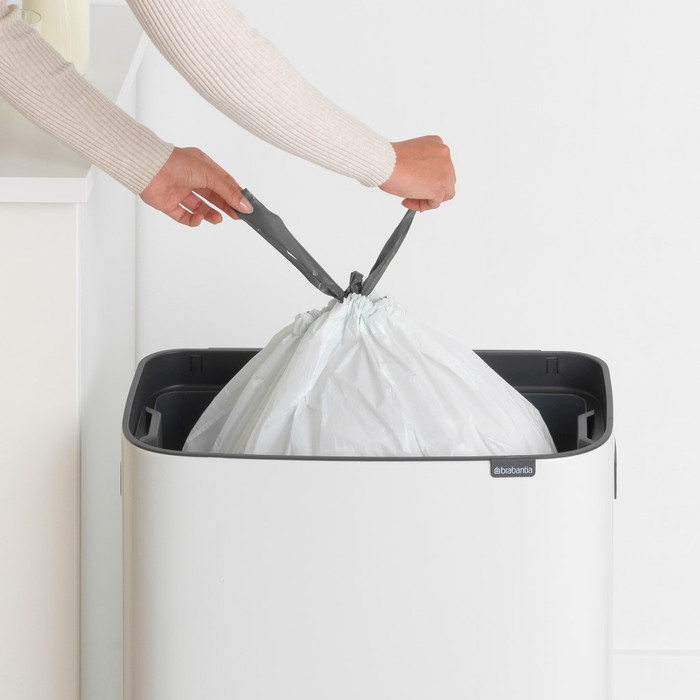 Brabantia Bo Touch Bin 60 Liter White product in gebruik