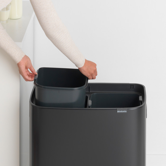 Brabantia Bo Touch Bin 2 x 30 Liter Matt Black product in gebruik