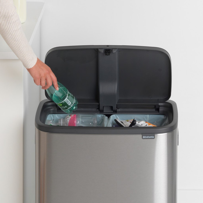 Brabantia Bo Touch Bin 2 x 30 Liter Rvs Fingerprint Proof + Vuilniszakken (120 stuks) product in gebruik