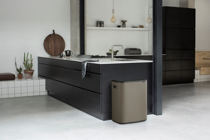 Brabantia Bo Touch Bin 60 Liter Platinum product in gebruik