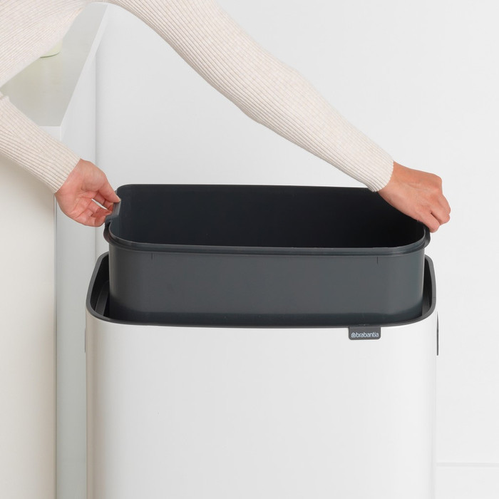 Brabantia Bo Touch Bin 60 Liter White product in gebruik