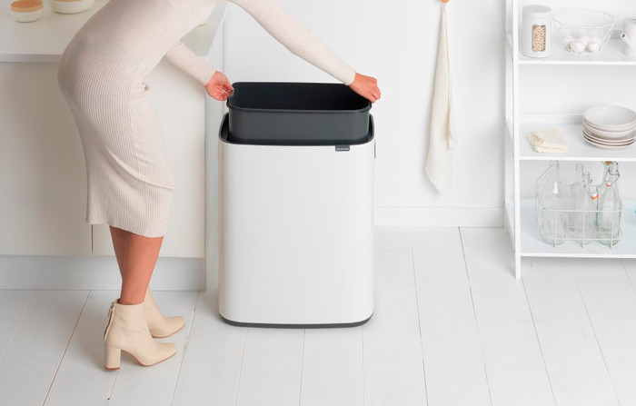 Brabantia Bo Touch Bin 60 Liter White product in gebruik