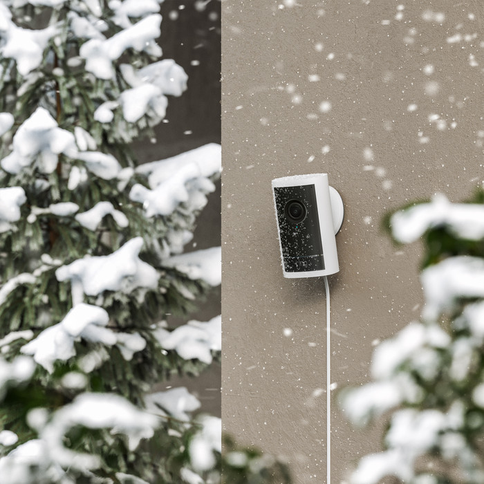 Ring Outdoor Camera Pro Stekker Wit product in gebruik