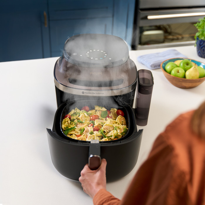 Philips Airfryer 5000 Series NA543/00 product in gebruik
