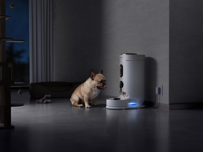 Mova Pet NutriPal 10 Ultra Wit product in gebruik