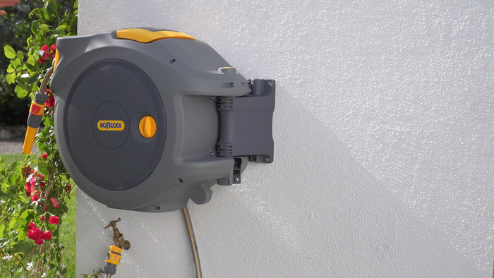 Hozelock Auto Reel 40m + Hozelock Multi Spray Ultramax product in use
