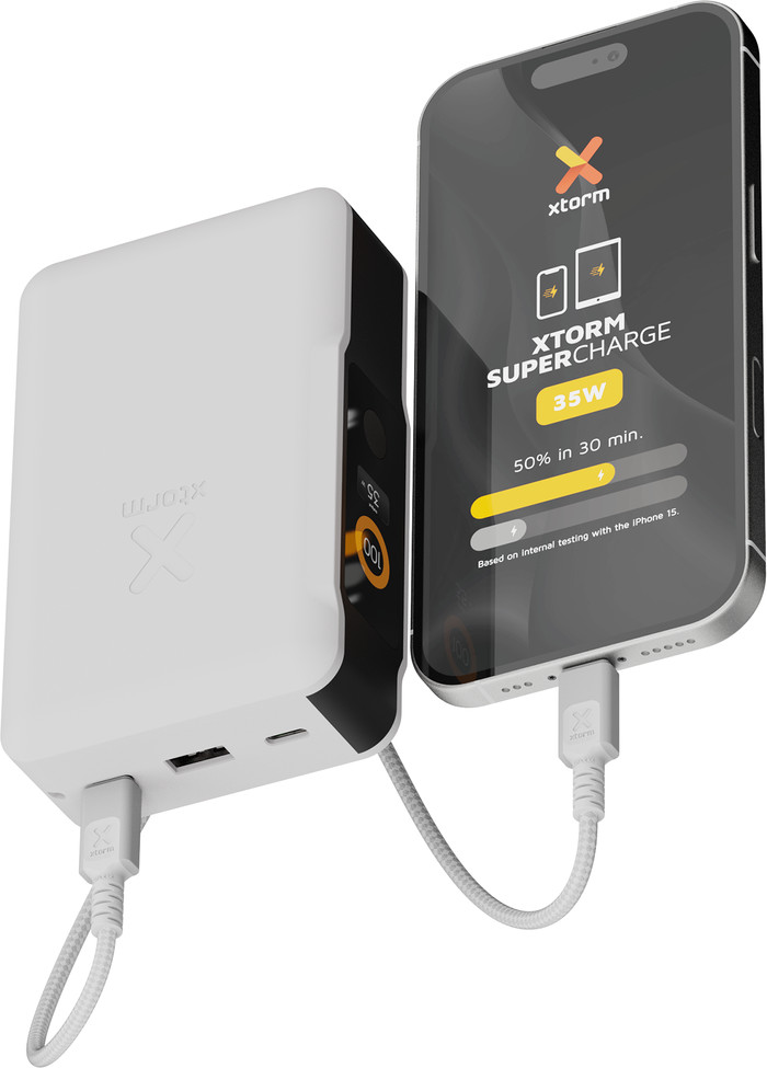 Xtorm NextGen 35W Powerbank 20.000 mAh Wit product in gebruik