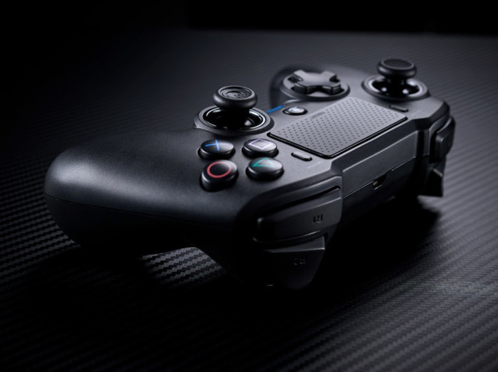 Nacon Wireless Official Controller Black PS4 product in gebruik