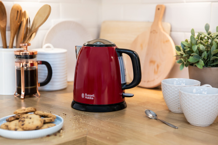 Russell Hobbs Colours Plus+ Mini Rood product in gebruik