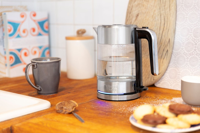Russell Hobbs Compact Home Glass product in use