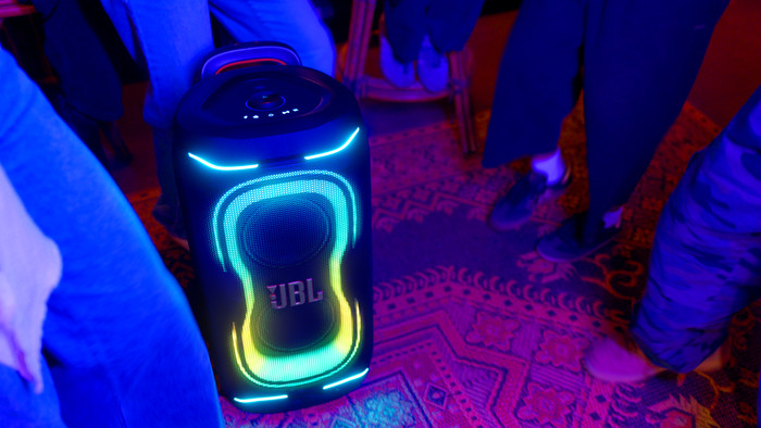 JBL Partybox 330 Zwart product in gebruik