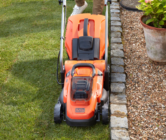 BLACK+DECKER BCMW33184L2 product in gebruik
