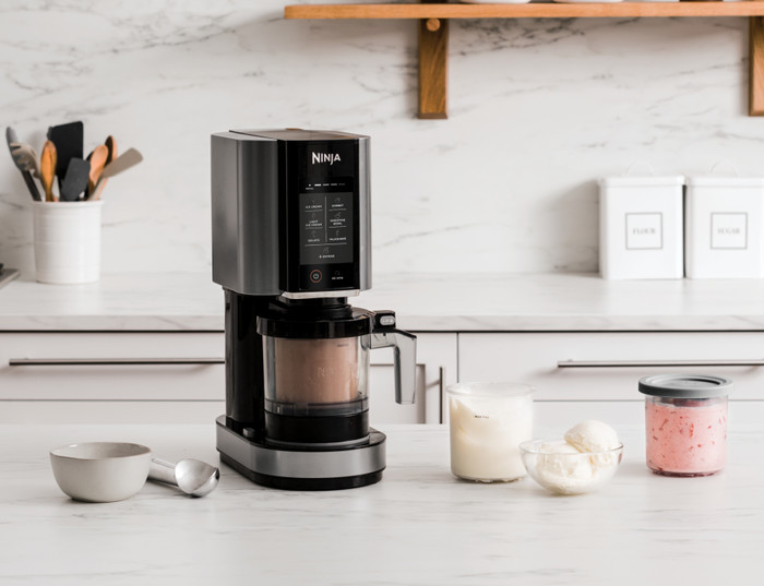 Ninja CREAMi 7-in-1 IJsmachine NC302EU product in gebruik