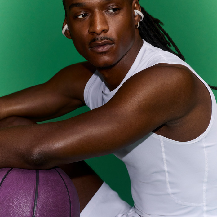 Bose Sport Open Earbuds Wit product in gebruik
