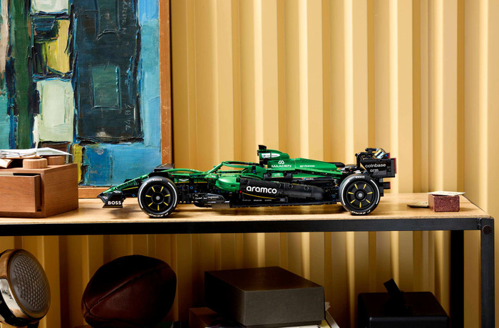 LEGO Technic Aston Martin Aramco AMR25 F1 auto 42240 visual leverancier