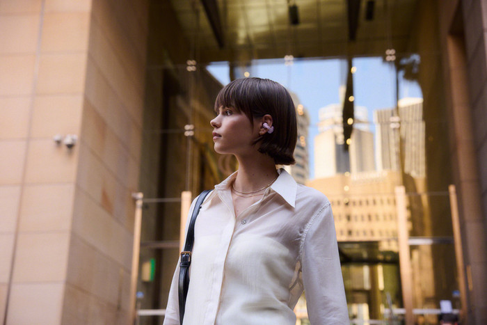 Sony Linkbuds Clip Paars product in gebruik