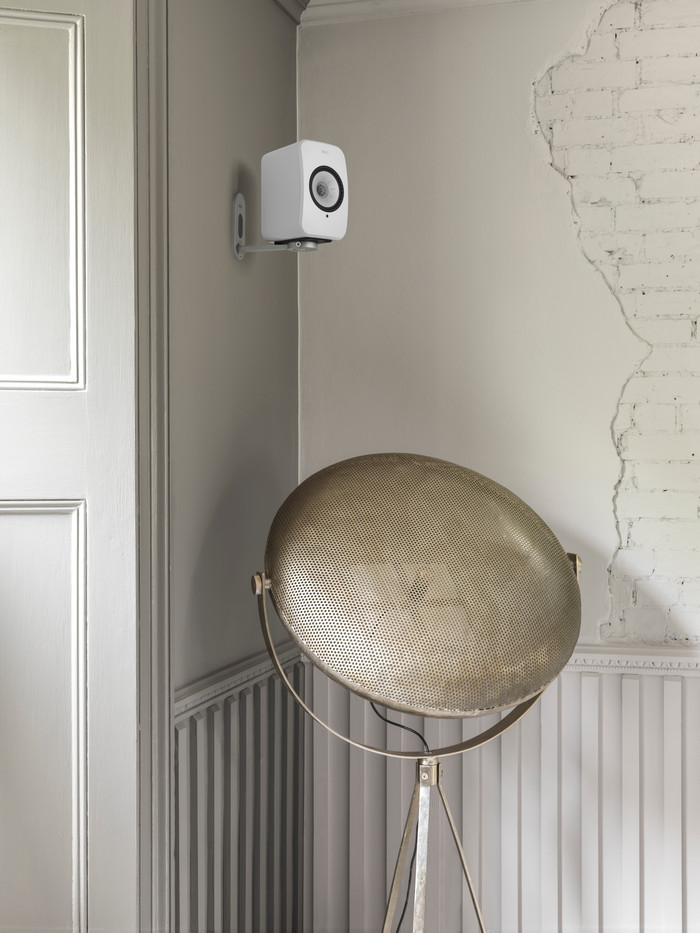 KEF B1 Wall bracket Silver per pair product in use