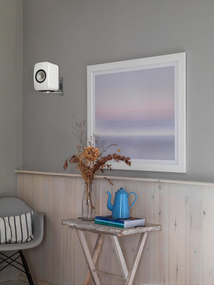 KEF B1 Wall bracket Silver per pair product in use
