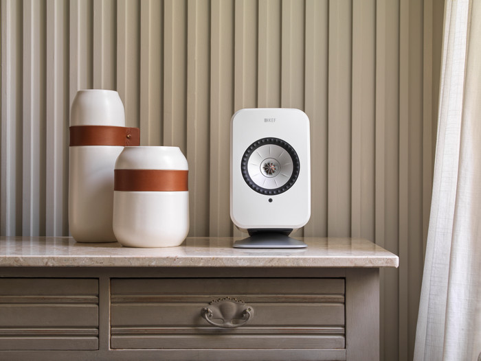 KEF P1 LSX Desk Pad Argent Par Deux produit à l'usage
