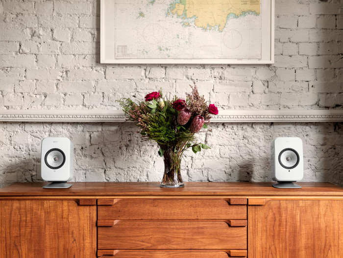 KEF P1 LSX Desk Pad Argent Par Deux produit à l'usage