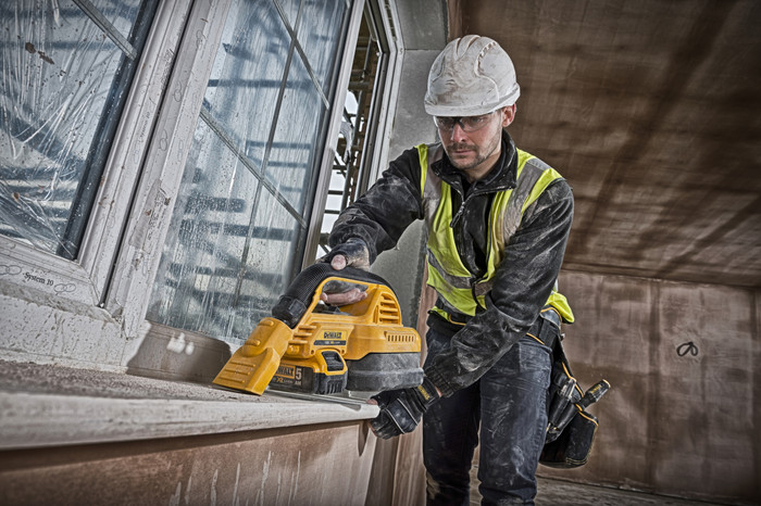 DeWALT DCV517N-XJ (without battery) product in use