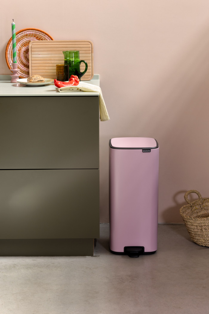 Brabantia Bo Pedaalemmer 30 Liter Lilac Pink product in gebruik