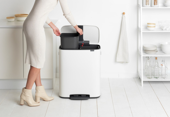 Brabantia Bo Pedal Bin 2 x 30 Liter White product in gebruik