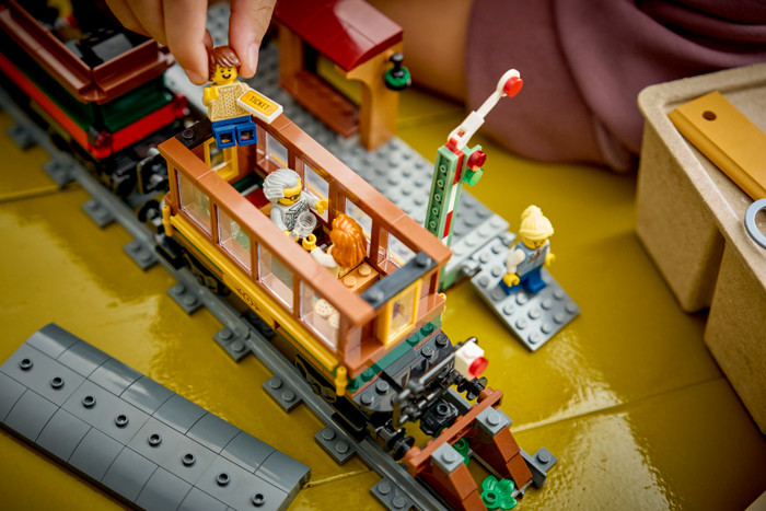 LEGO City Vintage stoomtrein 60511 product in gebruik