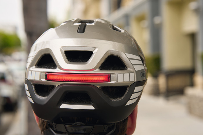 ABUS URBAN-I 4.0 ACE Zilver XL product in gebruik