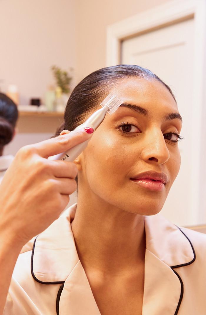Remington BareMe 3-in-1 Facial Hair Remover WFS310 product in use