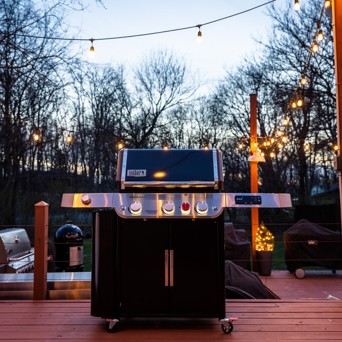 Weber Genesis EPX-335 Black product in use