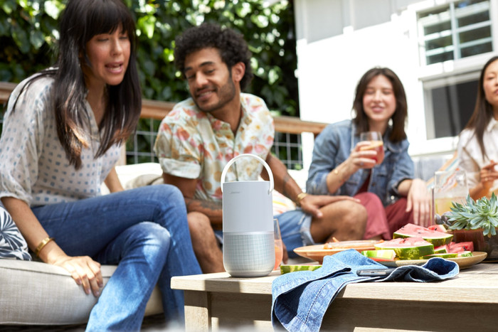 Bose Portable Home Speaker Zilver product in gebruik