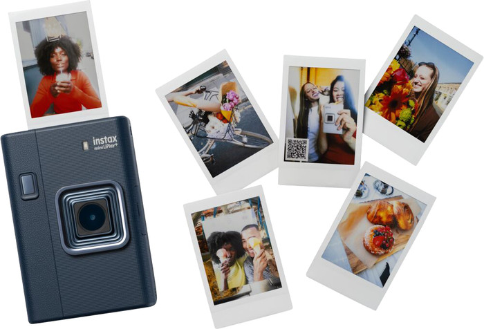 Fujifilm Instax Mini LiPlay+ Midnight Blue product in gebruik