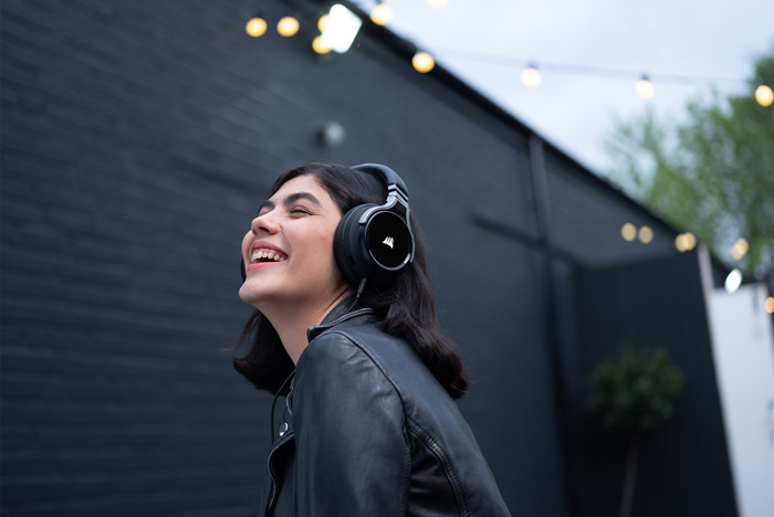 Corsair Virtuoso RGB Wireless Gaming Headset Carbon product in use