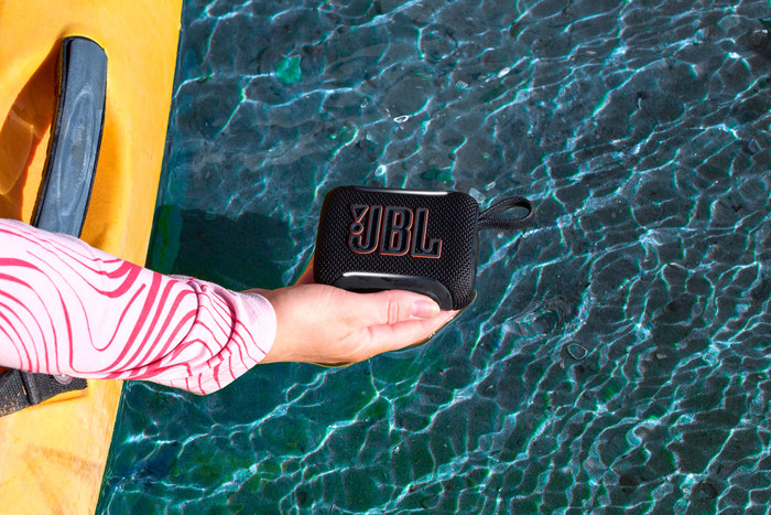 JBL Go 5 Black product in use