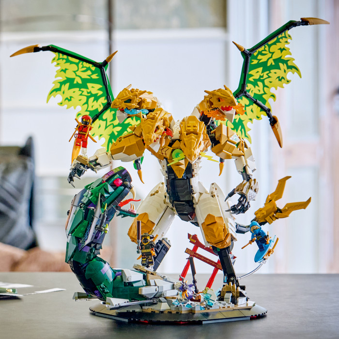 LEGO Ninjago Ultra Drakenstrijd 71872 product in gebruik