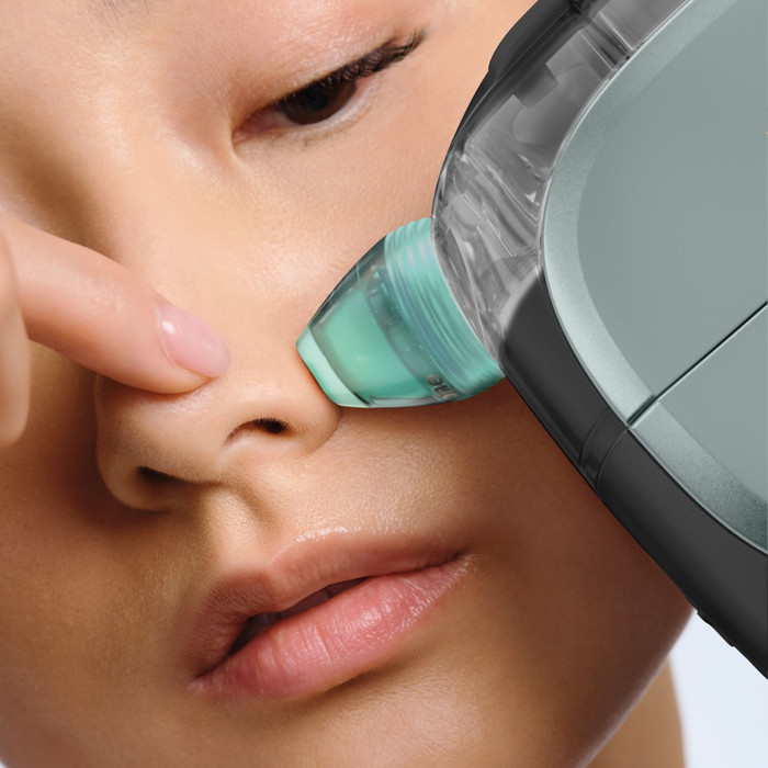Shark FacialPro Glow + DePuffi FH320EUBK Zwart product in gebruik