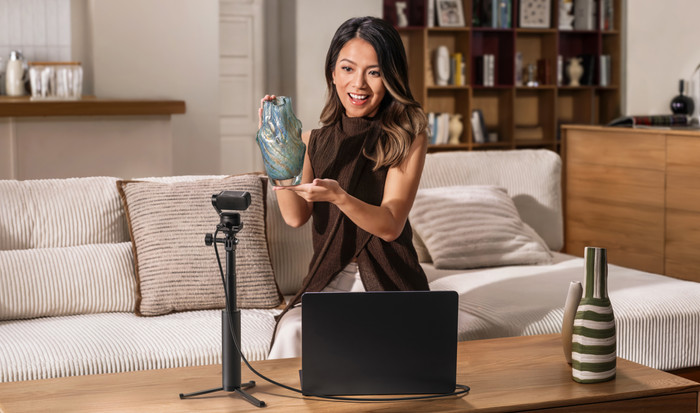 Insta360 Link 2 Pro Graphite Black product in gebruik