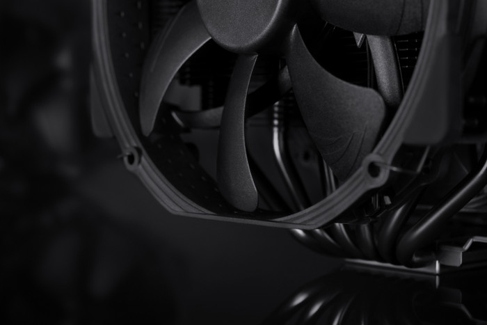 Noctua NH-D15 Chromax Black product in use