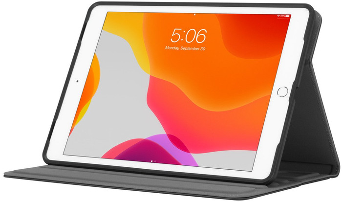 Targus VersaVu iPad (2021/2020) Book Case Zwart product in gebruik