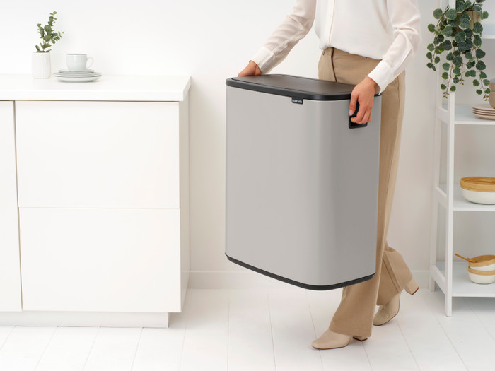 Brabantia Bo Touch Bin 2 x 30 liter Soft Grey product in gebruik