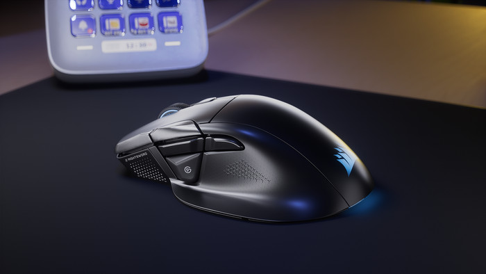 Corsair Nightsword V2 Stream Deck Draadloze Gaming Muis Zwart product in gebruik