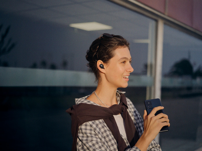Sennheiser Momentum True Wireless 5 Blue product in use