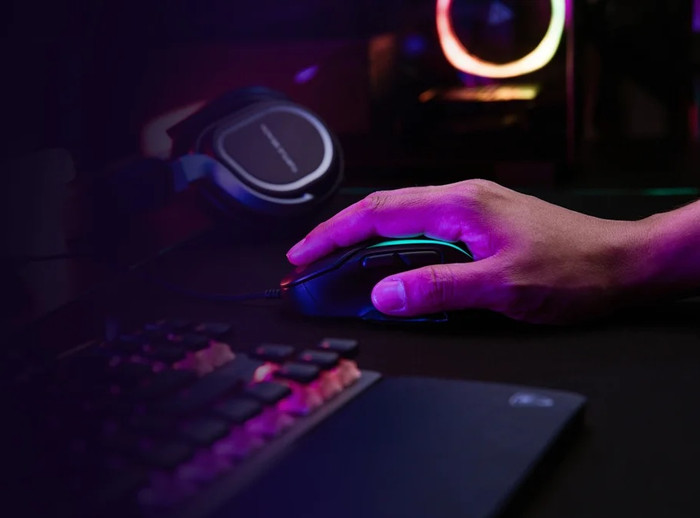 Turtle Beach Kone II Wired Gaming Mouse Black product in use
