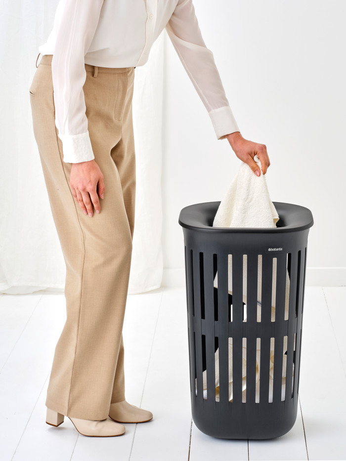 Brabantia Collect-It Wasmand 55 liter - Set van 2 -  Zwart product in gebruik