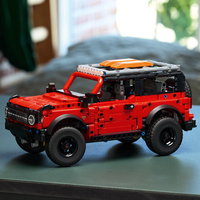LEGO Technic Ford Bronco 42213 detail