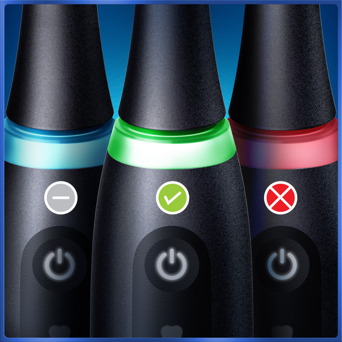 Oral-B iO 5N Zwart product in gebruik