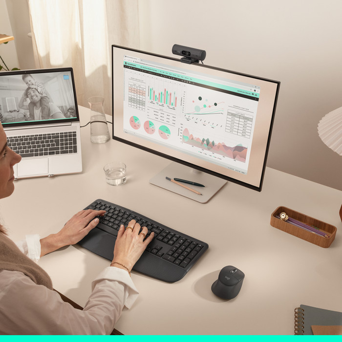 Logitech Signature Comfort Plus M850 L Draadloze Muis Graphite product in gebruik