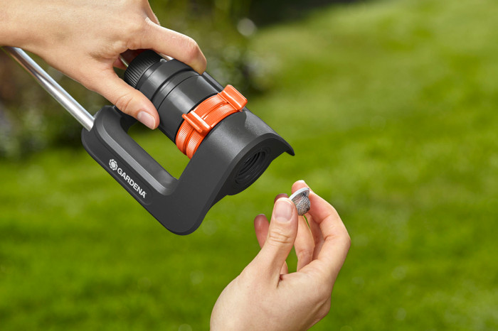 Gardena Zwenksproeier Aqua S product in gebruik